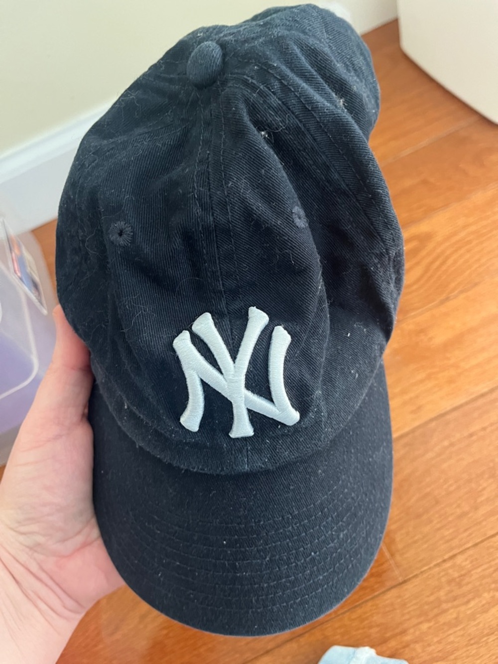 navy Blue Yankees Baseball Cap with White NY Logo - Picture 3 of 3
